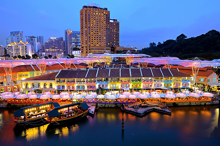 新加坡市夜间市中心天空博物馆商业地标反射城市摩天大楼景观经济图片