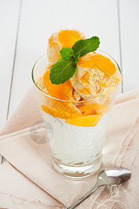 芒果冰淇淋食物美食橙子果味奶制品牛奶蓝色草本植物奶油玻璃图片