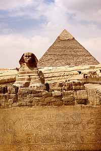 东方金字塔斯芬克斯和伟大的金字塔游客建筑石头假期废墟沙漠上帝建筑学地标艺术背景