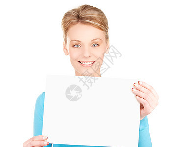 带着空白板的快乐女孩微笑推介会空白广告女性床单白色木板展示海报图片