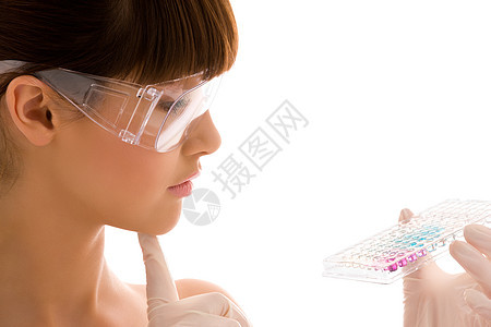 实验室工作化合物化学品医生学生化学研究员女士安全检查试剂图片
