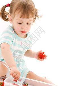 有草莓的小女孩营养甜点女孩孩子婴儿土壤童年裙子女性水果图片