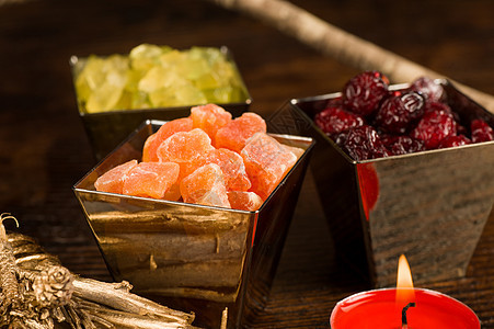 干果覆盆子季节性木瓜橙子水平蜡烛李子食物背景图片