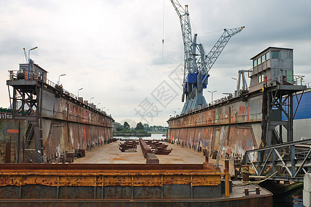 荷兰造船厂空空干燥码头高清图片