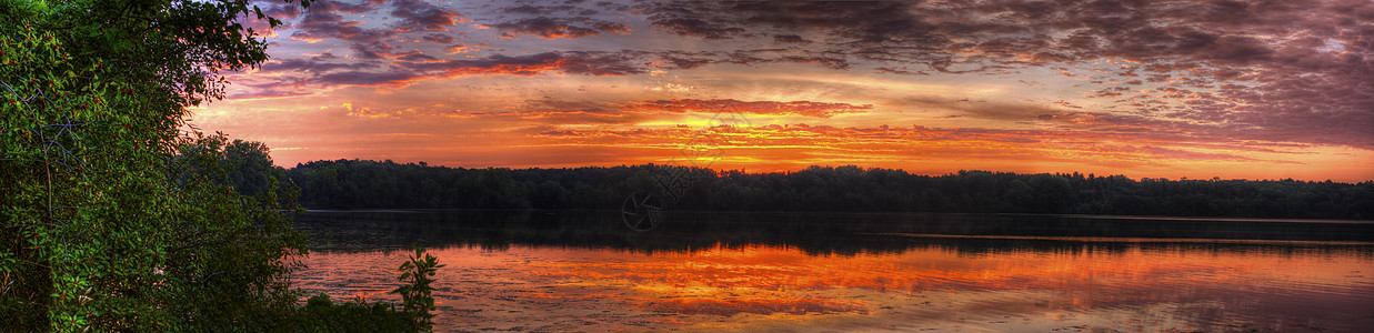 日出湖全景图片