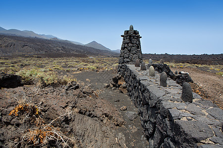 La Palma熔岩石栅栏柱自然栅栏土地石头石工天空岩石假期沙漠干旱图片