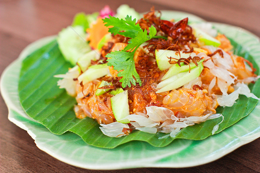 新鲜的泰国波梅罗沙拉沙拉草药香菜辣椒餐厅水果洋葱美食香料盘子图片