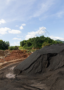 煤矿堆积森林萃取天空力量石头矿物生产资源工业树木图片