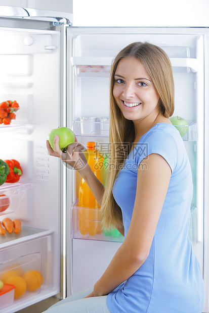 健康食品女士水果蓝衬衫厨房蔬菜生活冰箱金发女郎表达饮食图片