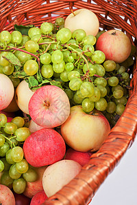 苹果和葡萄柳条营养水果食物篮子静物维生素收成甜点味道图片