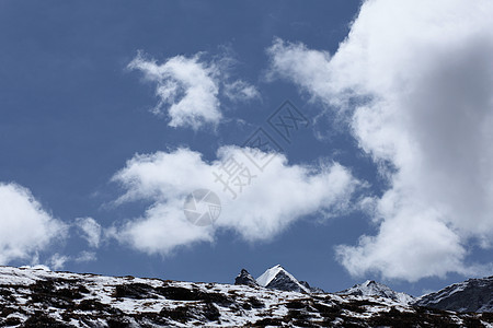 雪雪山高山岩石山峰远足活动冰川顶峰全景蓝色风景图片