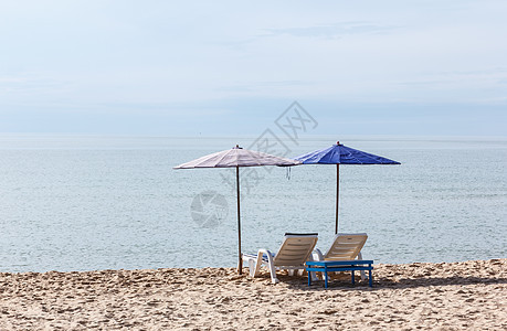 早起的沙滩椅子图片
