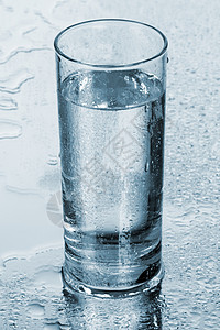蓝底玻璃杯水反射玻璃白色水晶口渴液体餐具蓝色图片
