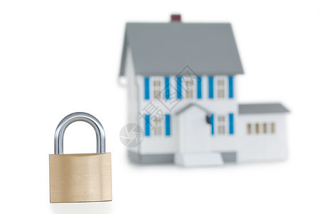 以白色背景锁在挂锁的房屋中插图金属保险安全财产玩具烟囱窗户灰色房子图片