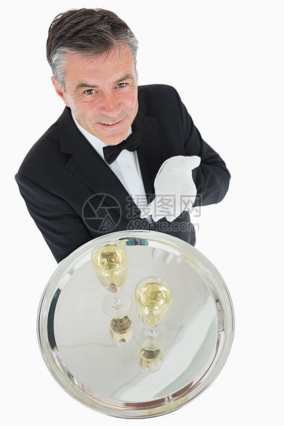 提供托盘和香槟杯的服务员玻璃银盘套装衬衫衣冠男性头发起泡长笛服务图片