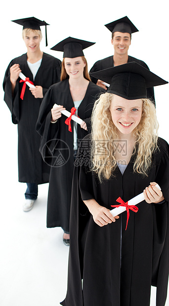 毕业后欢庆的少年微笑团成员图片