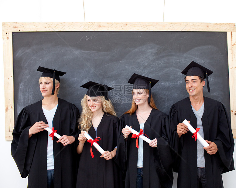 毕业后庆祝的一群人的庆贺中学学生研究生青少年女孩团体单身汉幸福滚动拉丁图片