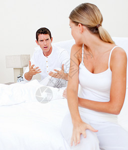 情侣争吵不休异性丈夫卧室争议夫妻男朋友苦恼女朋友恋人离婚图片