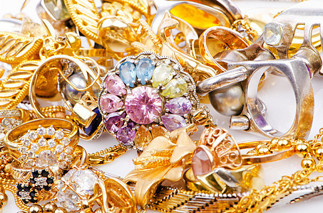 大量金首饰的收藏耳环石头奢华钻石配件宝石金子优雅女性礼物图片