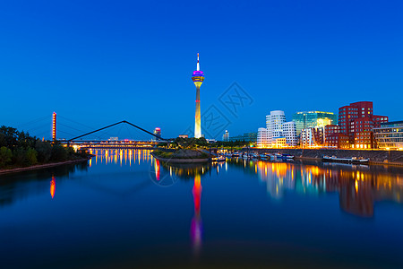 德国杜塞尔多夫景观蓝色夜生活城市天际建筑时光天空照明媒体港图片