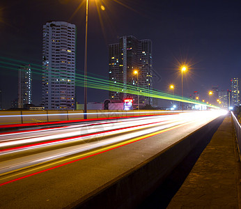 夜间街头街头地标运输城市景观天际车辆场景街道橙光速度背景图片