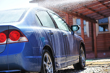 洗车打扫车辆男人软管蓝色清洁工肥皂图片