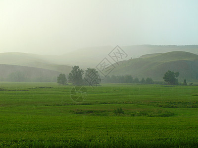 夏季风景与暴雨图片