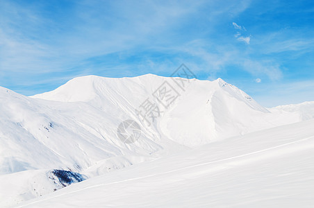 明亮的冬天天雪山旅行全景天空顶峰场景岩石太阳冰川阳光山脉图片