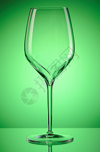 酒杯玻璃绿色反射图片