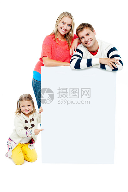 以白白白的白板呈现幸福家庭肖像图片