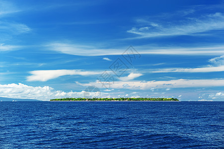 无人居住的岛屿异国海洋情调荒野边缘海岸线棕榈海景地平线处女图片