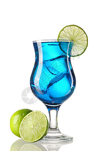 蓝库拉卡鸡尾酒蓝色糖浆食物白色稻草热带酒精苏打派对反射图片