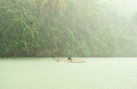 河流上方热带雨风景气候溪流绿色森林环境叶子植物场景雨林图片