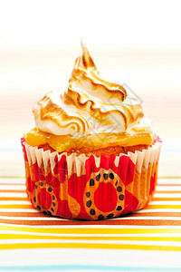 蛋糕加奶油装饰小吃糕点漩涡食物杯子巧克力鞭打生日甜点背景图片