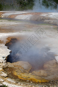 美国怀俄明黄岩国家公园火山喷泉地热喷气黑色蒸汽矿物质盆地水池沸腾图片