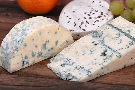 奶酪模具蓝色木板图片