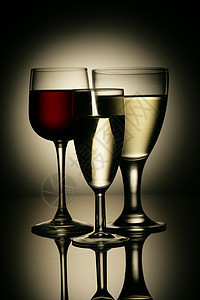 香槟酒杯长笛庆典水晶玻璃酒精液体白色图片