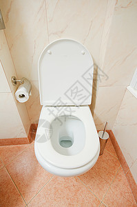 现代洗手间中的厕所民众龙头酒店座位风格浴室房子卫生房间陶瓷图片