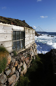 被海浪击打的渔船小屋半岛风暴支撑石头海景地标日落海滩海洋地政图片