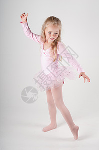 芭蕾舞者粉色短裙舞蹈女性快乐儿童演员工作室白色裙子图片