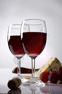 奶酪 葡萄和红酒软木团体奶制品白色水果桌子酒精玻璃食物酒杯图片