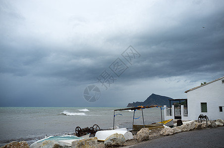 秋风暴渔船云景海岸天气戏剧性灾难雷雨海滩海洋波浪图片