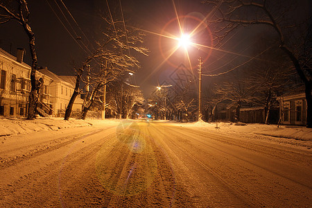 晚上街上树木降雪场景风景街道公园季节村庄城市雪堆图片
