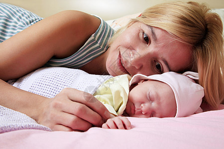母亲和宝宝喜悦护士后代女性房间女士母性父母压痛新生图片
