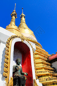 泰国的佛祖雕塑天空寺庙数字雕像古董身体蓝色冥想团体图片