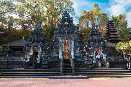 果阿拉法 印度尼西亚巴厘热带石头栅栏法律异国天空寺庙警卫草地情调图片
