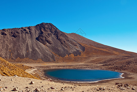 墨西哥托卢卡附近的老火山陨石旅行岩石目的地图片