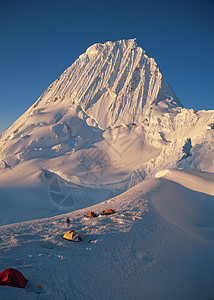 营地 日落 帐篷 秘鲁远足冻结顶峰蓝色旅游高山旅行天空冰川图片