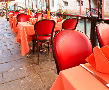 威尼斯街头咖啡店座位小酒馆椅子人行道橙子运河桌子街道餐厅食堂图片
