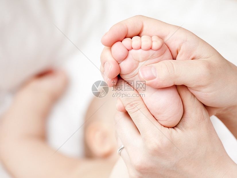 脚按摩母亲孩子投标童年身体手指保健棕榈卫生医生图片